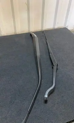Honda CR-V Front wiper linkage and motor