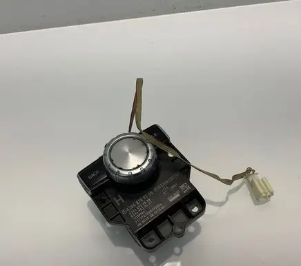 Mercedes-Benz C W204 Head unit multimedia control A2048709758 A2048709858 A2049020501