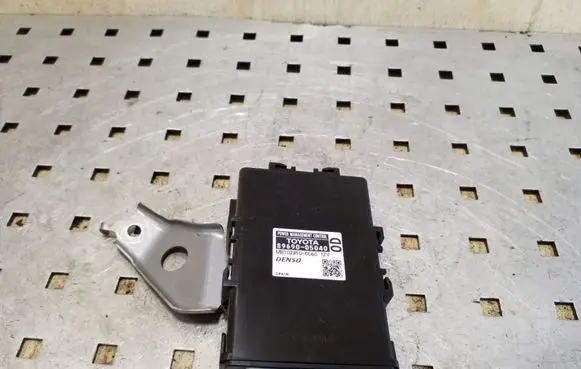 Toyota Avensis T270 Other control units/modules 8969005040 MB1028500060