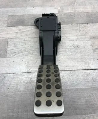 Mercedes-Benz R W251 Accelerator throttle pedal A1643000104 ZGS005 0018