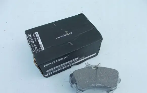 Chrysler PT Cruiser Brake pads (rear) 402B0286