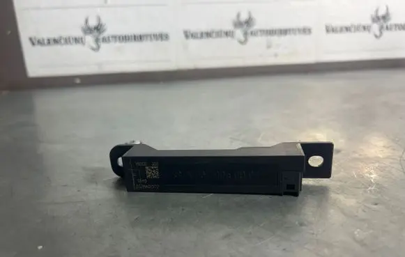 Mercedes-Benz A W177 Keyless system antenna A1679050901