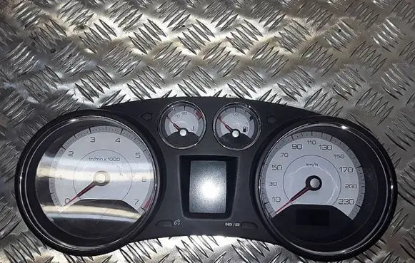 Peugeot 308 Speedometer (instrument cluster) 9665107580