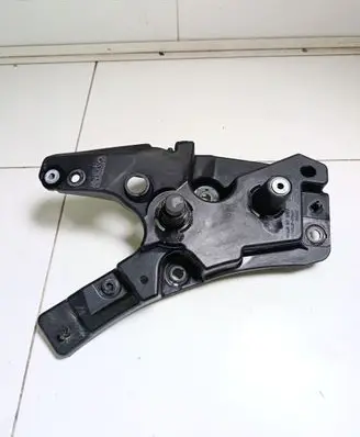 Volvo XC60 Fender mounting bracket 32288929