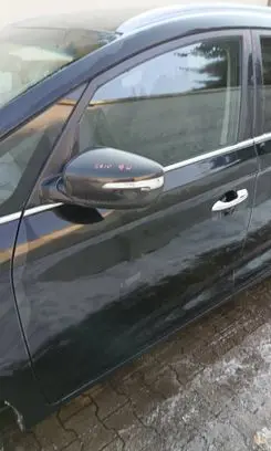 KIA Carens III Front door