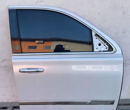Cadillac Escalade IV Front door 23378543