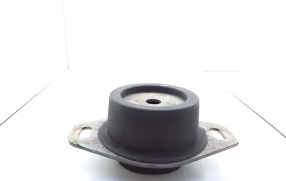 Peugeot 206 Engine mount bracket