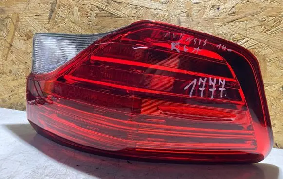 Toyota Avensis T270 Rear/tail lights JL90013889
