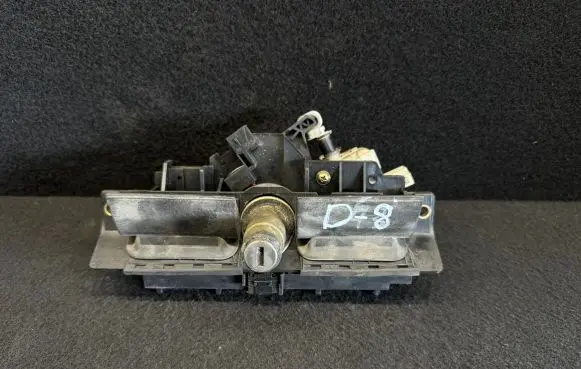 Audi A6 S6 C5 4B Tailgate/trunk/boot lock/catch/latch 8D9827565 4B0827565