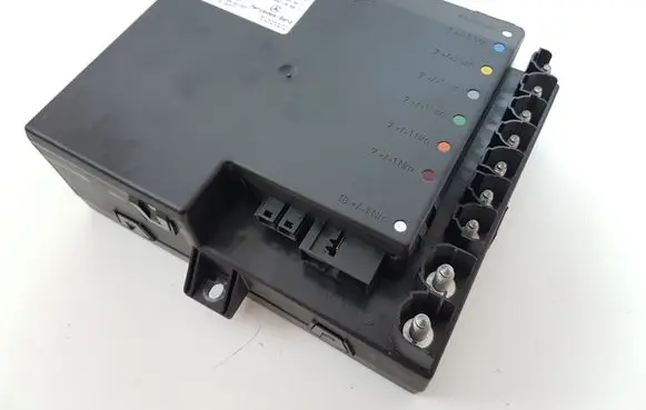 Mercedes-Benz S W221 Fuse module A2215400401 A2215458232 A2214420655