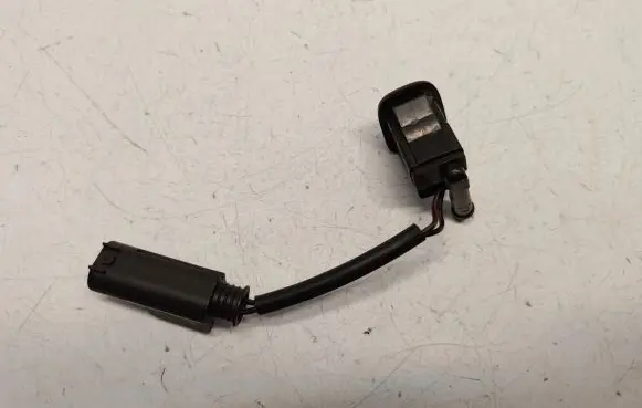BMW 5 E39 Windshield washer spray nozzle 61668361039