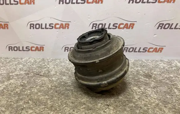 Mercedes-Benz C W203 Engine mount bracket