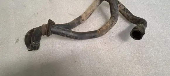 Volkswagen PASSAT B5.5 Engine coolant pipe/hose 8D0819373N
