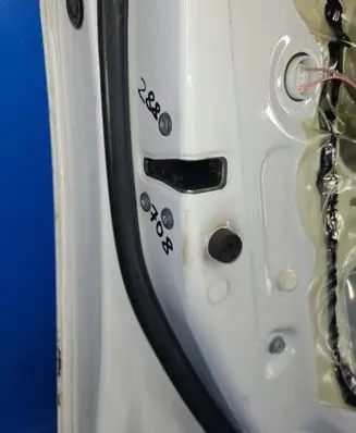 Toyota Yaris Front door lock 6904047060