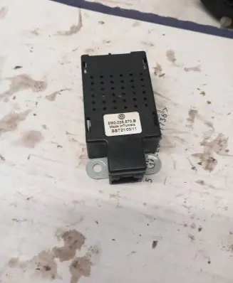 Volkswagen Golf Plus Aerial antenna amplifier 5M0035570B