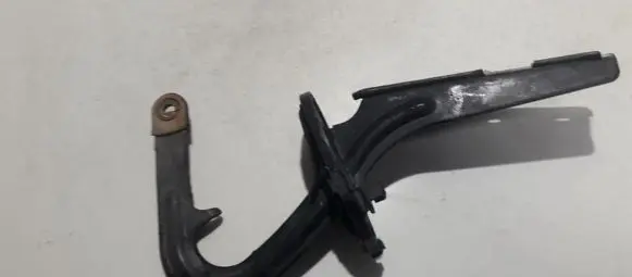Nissan Navara D22 Tailgate/trunk/boot hinge