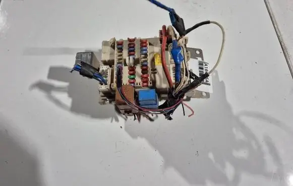 Nissan Almera Tino Fuse box set 24350BU210
