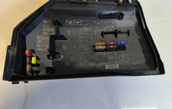 Land Rover Freelander 2 - LR2 Fuse box cover 6G9T14A076SA