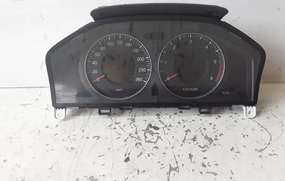 Volvo V70 Speedometer (instrument cluster) 31254535AA