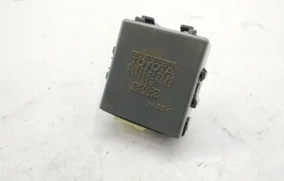 Toyota Avensis T270 Door control unit/module 8597020030 0515004390