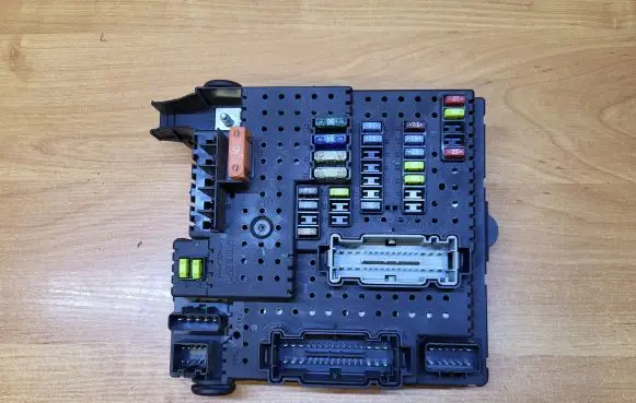 Volvo XC90 Fuse module 30786646 08W044 28080156
