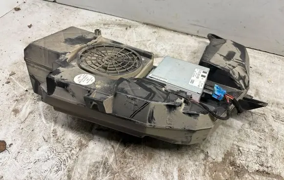 Audi A4 S4 B7 8E 8H Subwoofer speaker 8E9035382D