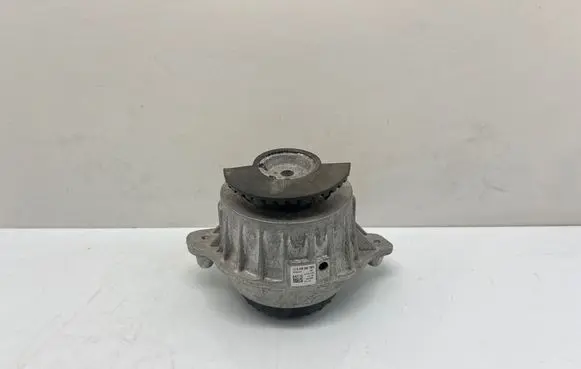Engine mount bracket
