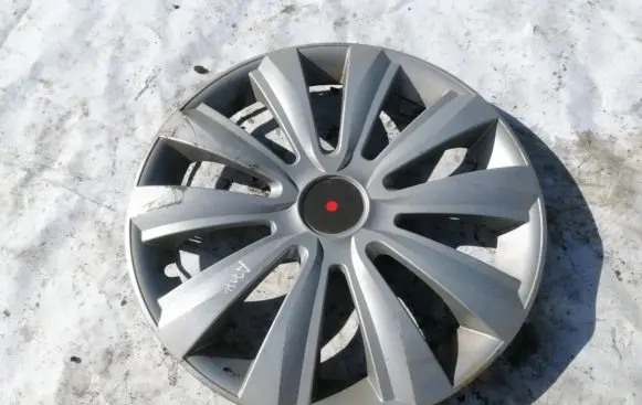 Chrysler Pacifica R15 wheel hub/cap/trim 