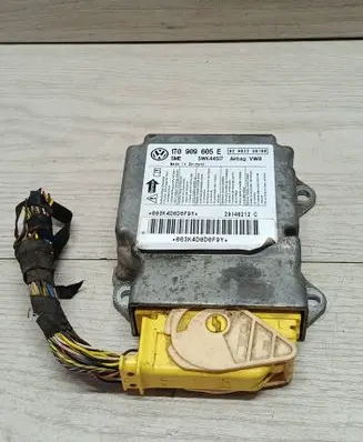 Volkswagen Touran II Airbag control unit/module 1T0909605E 29140212C 02H022S0100