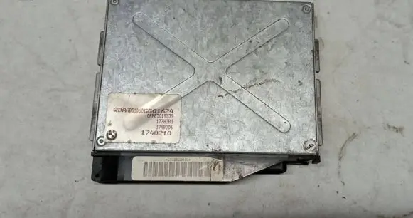 BMW 5 E34 Engine control unit/module 1748210