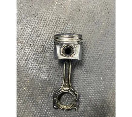 Volvo XC60 Piston with connecting rod 82L175