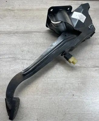 Mercedes-Benz Vito Viano W639 Brake pedal A6392901401 05W01ZGS003 10423002
