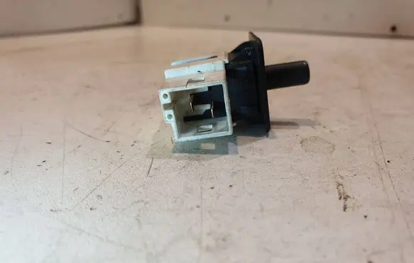 Mercedes-Benz E W211 Front door sensor coupe 2028209410