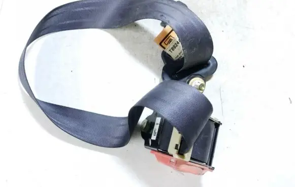Middle seatbelt (rear)