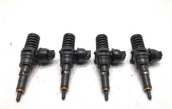 Volkswagen Touran I Fuel injectors set 038130073AG