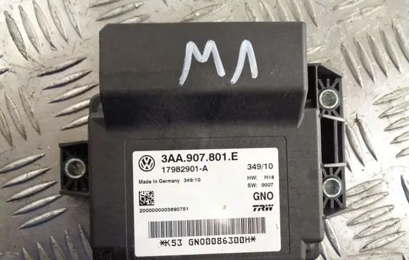 Volkswagen PASSAT B7 Hand brake control module 3AA907801E
