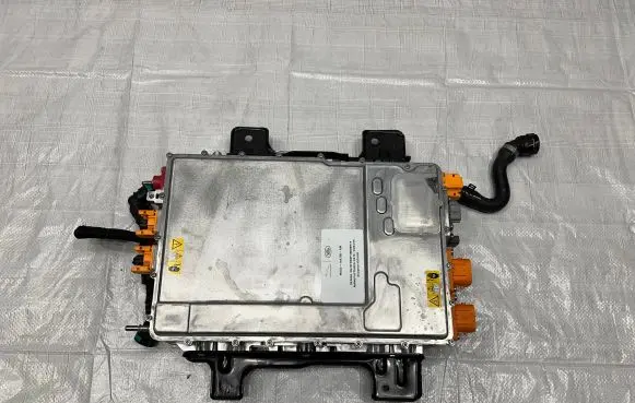 Land Rover Discovery 5 Voltage converter inverter M8D2-14A750-AM