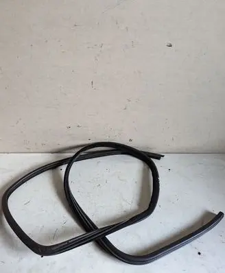 BMW 5 E60 E61 Rear door rubber seal (on body) 
