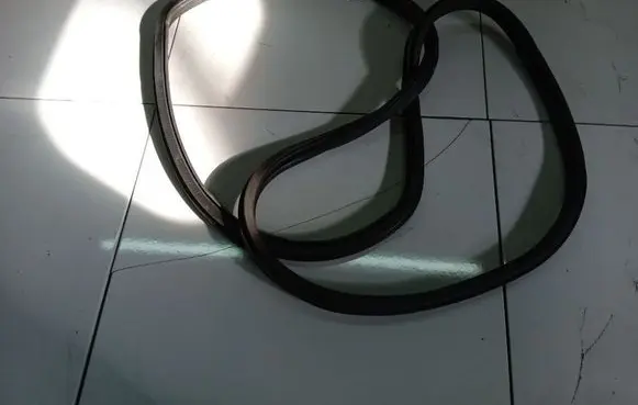 Opel Zafira B Rubber seal front coupe door 
