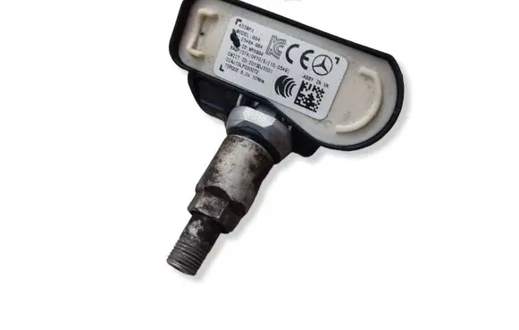 Mercedes-Benz A W176 Tire pressure sensor A0009050030
