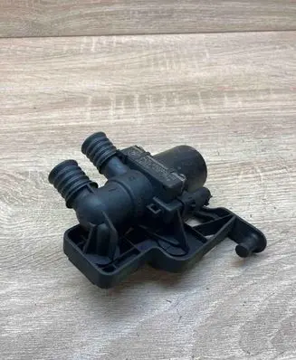 BMW 5 E60 E61 Coolant heater control valve 6920226