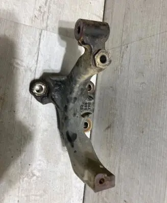 Seat Ateca EGR valve cooler bracket 04l131625