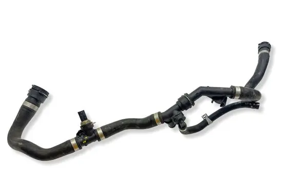Volvo XC40 Engine coolant pipe/hose 