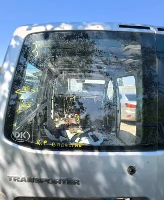 Volkswagen Transporter - Caravelle T5 Loading door trunk window/glass 43R001057