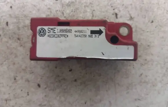 Volkswagen Golf IV Airbag deployment crash/impact sensor 1J0909606D 44980211 5WK42350