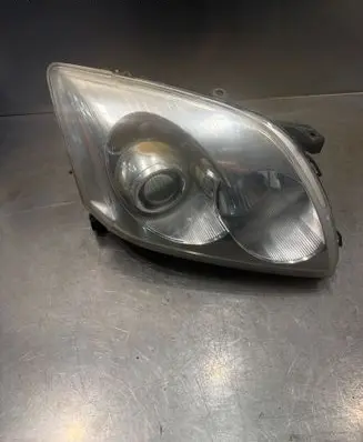 Toyota Avensis T250 Headlight/headlamp 