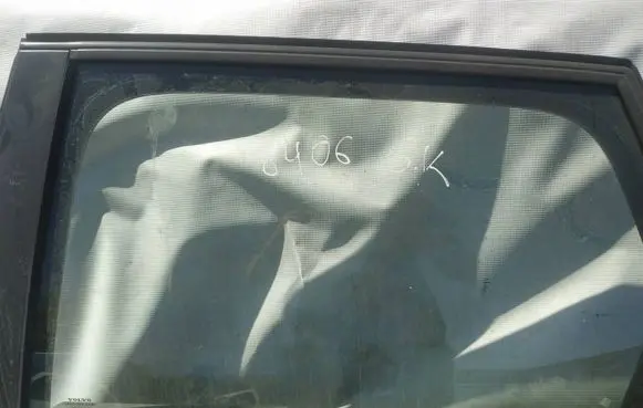 Volvo V50 Rear door window glass