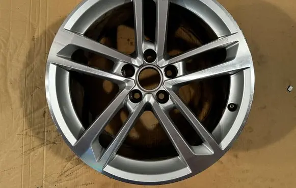 Audi TT TTS RS Mk3 8S R18 alloy rim 8S0601025E