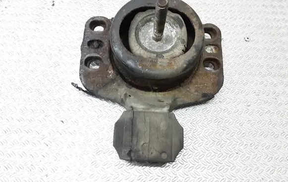 Opel Movano A Engine mount bracket