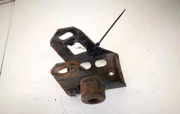 Toyota Avensis T270 Engine mounting bracket 